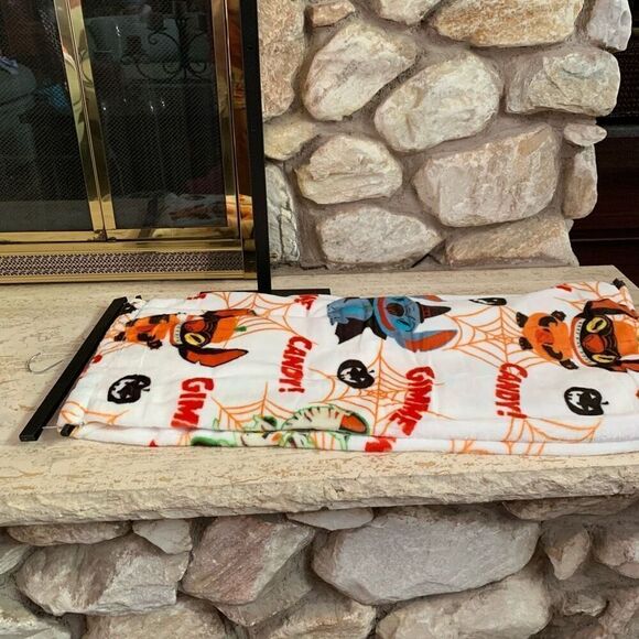 Stitch “Gimme Candy” Halloween throw plush blanket - Picture 9 of 10